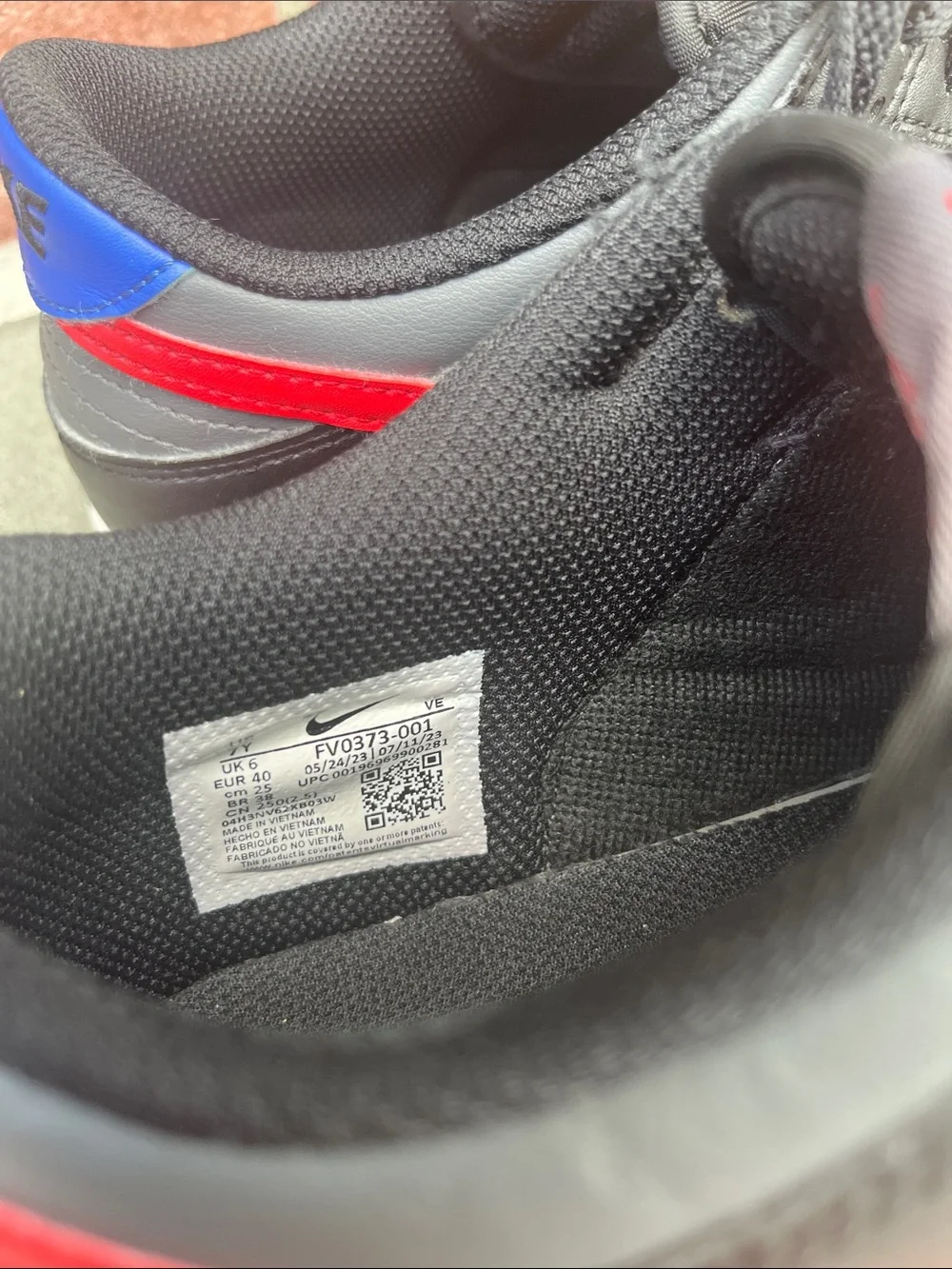 Nike Low-Top Sneakers — Black, Red & Blue